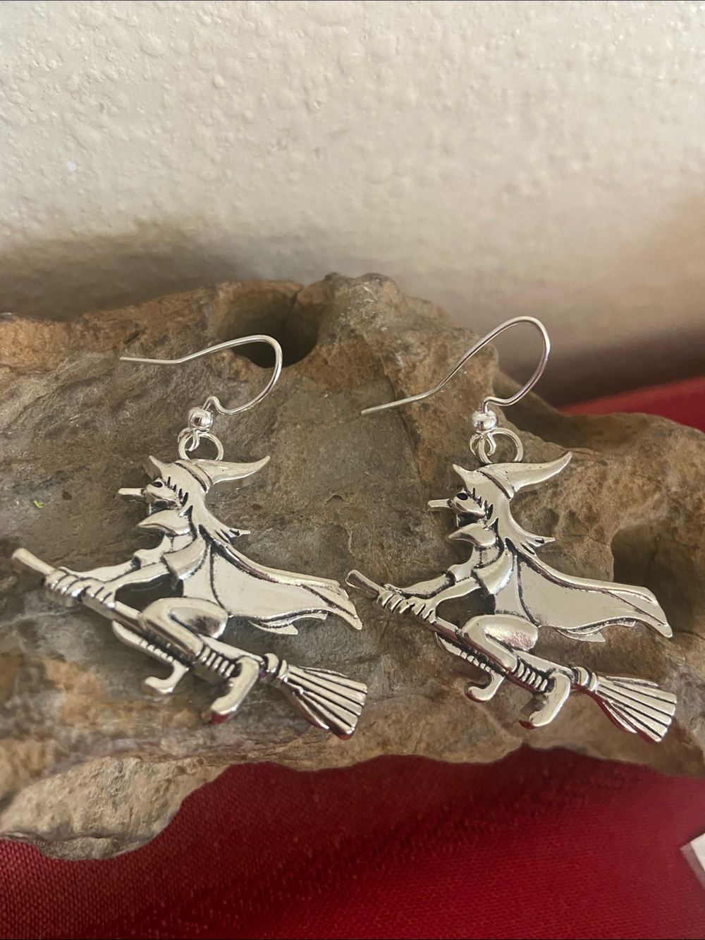 5/$10❤️❤️❤️NEW Handmade WITCH ON A BROOMSTICK Drop Earrings